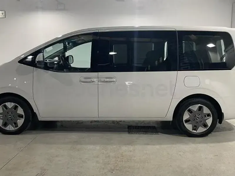 Usado Hyundai Staria 225 CV (165 kW) 2025 Blanco Monovolumen