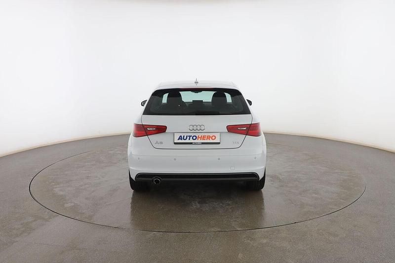 Usado Audi A3 Attraction 110 CV (80 kW) 2015 Blanco Berlina