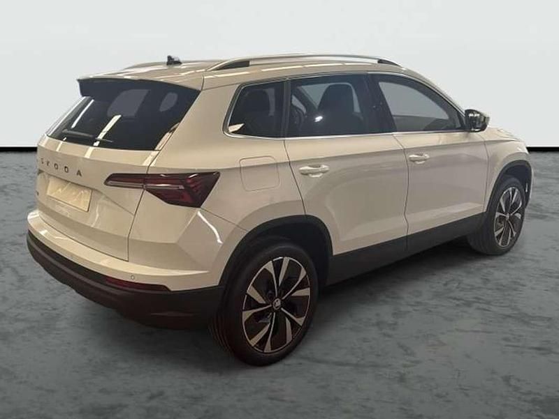 Usado Skoda Karoq Selection 116 CV (85 kW) 2025 Blanco SUV
