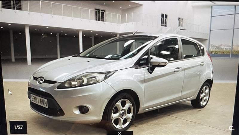 Usado Ford Fiesta Trend 90 CV (66 kW) 2009 Gris / plata Utilitario