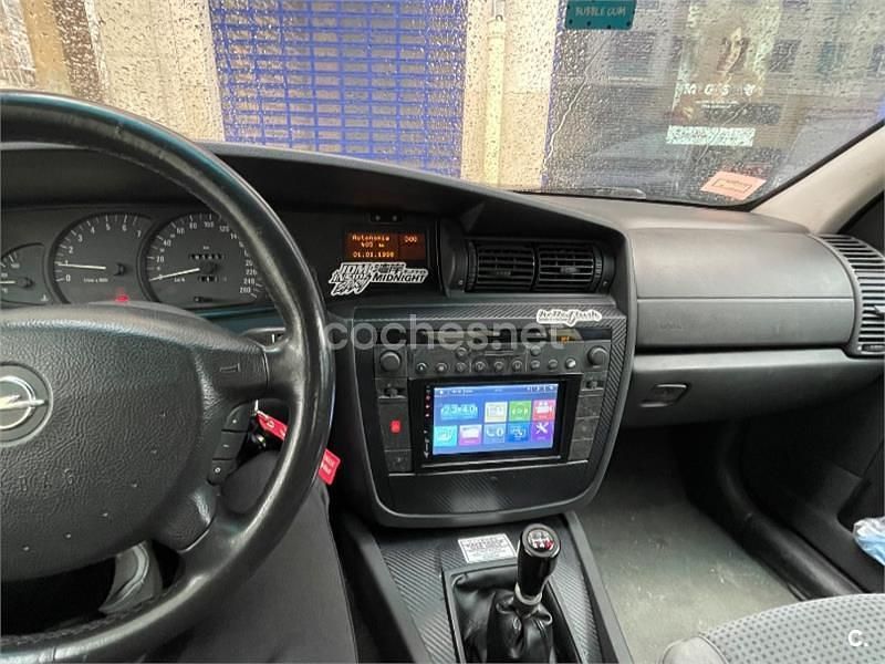 Usado Opel Omega Elegance 180 CV (132 kW) 2000 Verde Berlina