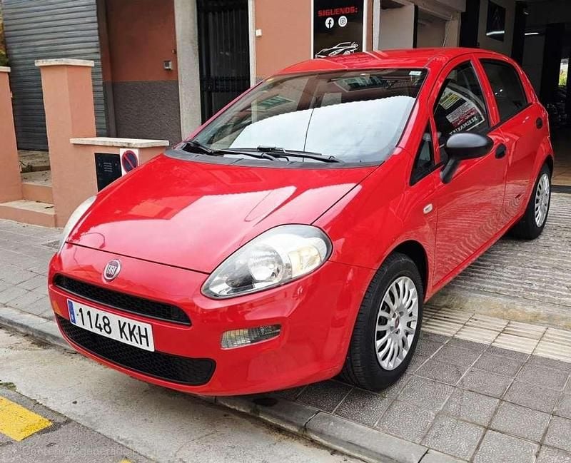 Usado Fiat Punto S 69 CV (50 kW) 2018 Rojo Utilitario
