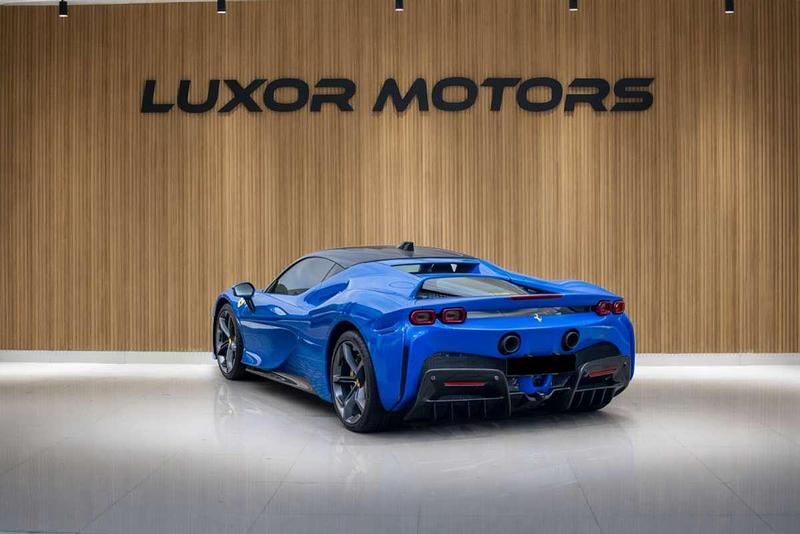 Usado Ferrari SF90 1001 CV (736 kW) 2024 Azul Coupe
