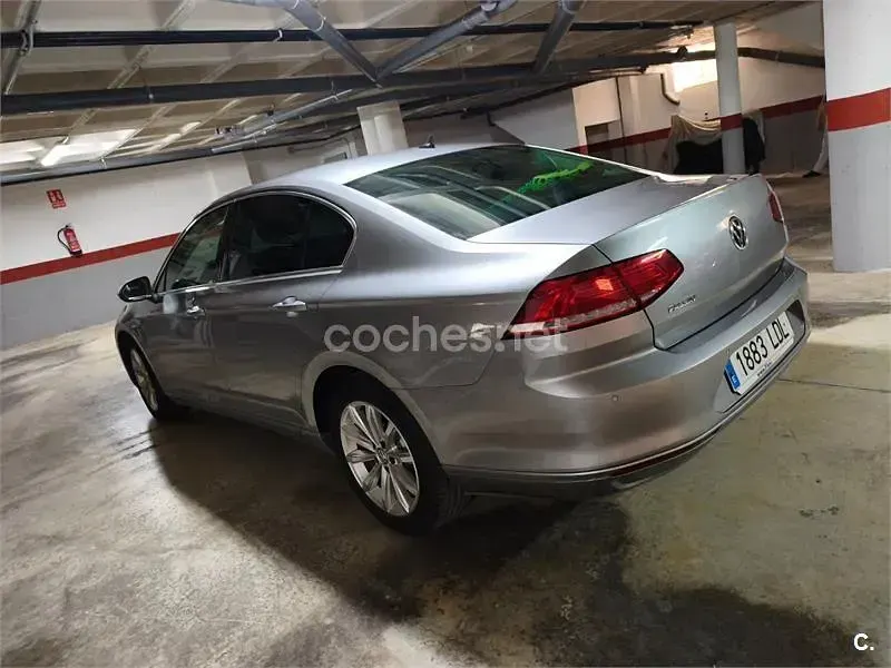 Usado VW Passat Edition 150 CV (110 kW) 2019 Gris / plata Berlina