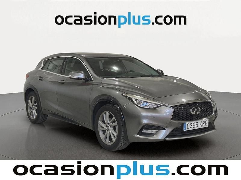 Usado Infiniti Q30 Premium 156 CV (114 kW) 2018 Gris plata Utilitario