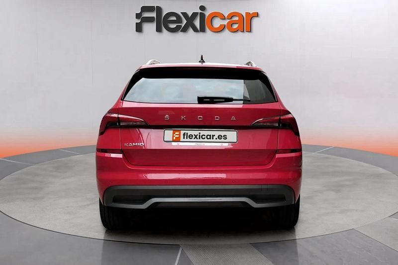Usado Skoda Kamiq Ambition 110 CV (80 kW) 2022 Rojo SUV