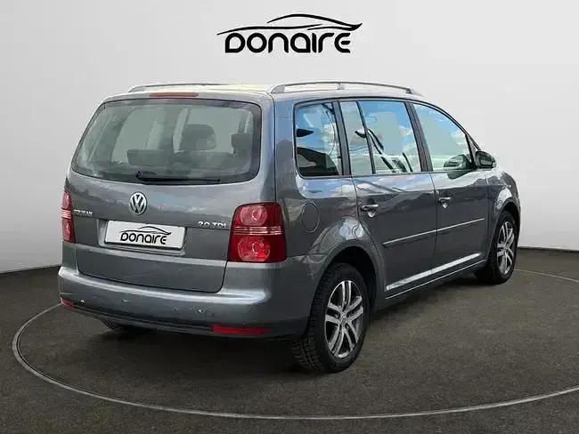 Usado VW Touran Highline 140 CV (102 kW) 2007 Gris / plata Monovolumen