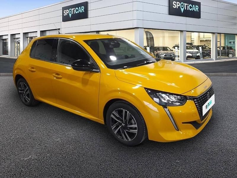 Usado Peugeot 208 Allure 100 CV (73 kW) 2024 Dorado Utilitario