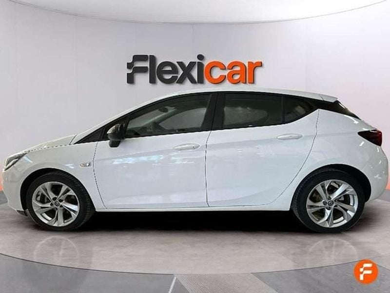 Usado Opel Astra Selective 110 CV (80 kW) 2018 Blanco Familiar