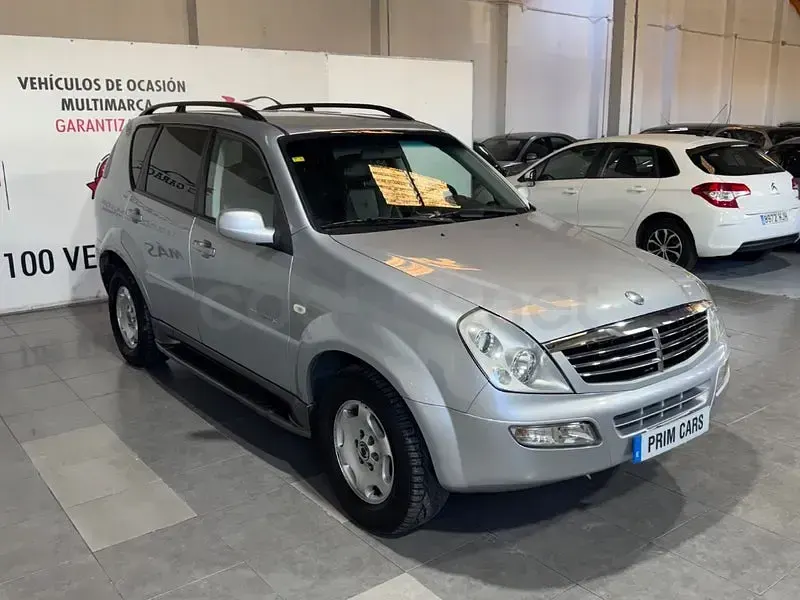 Usado SsangYong Rexton 165 CV (121 kW) 2005 Gris / plata SUV