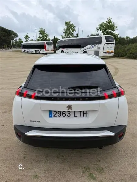 Usado Peugeot 2008 Active 100 HP (73 kW) 2021 Branco SUV
