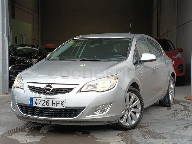Usado Opel Astra Enjoy 115 CV (84 kW) 2011 Gris / plata Berlina