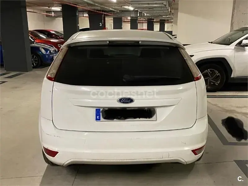 Usado Ford Focus Trend 115 CV (84 kW) 2008 Blanco Berlina
