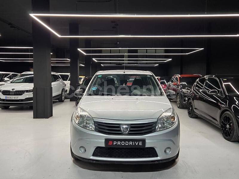 Usado Dacia Sandero Base 75 CV (55 kW) 2011 Gris / plata Berlina