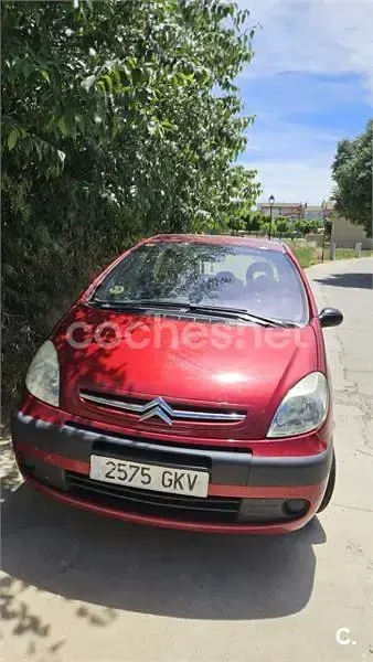 Usado Citroën Xsara Picasso Exclusive 92 CV (67 kW) 2009 Rojo Monovolumen