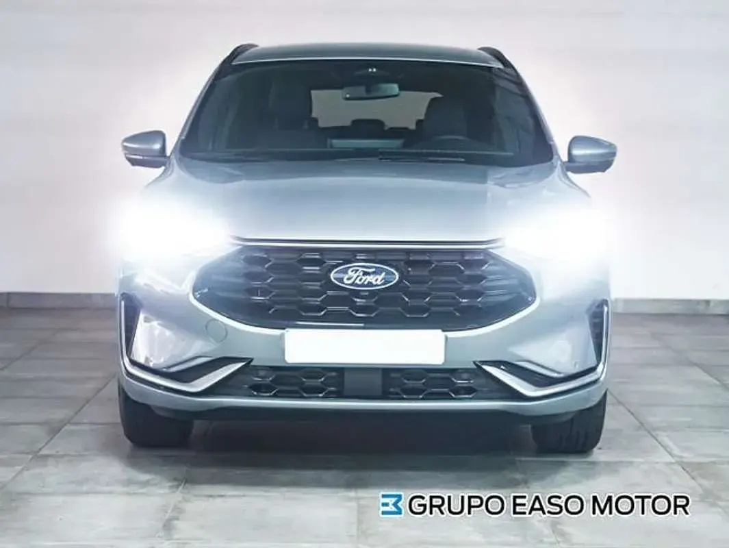 Usado Ford Kuga ST-Line X 179 CV (131 kW) 2025 Plateado SUV