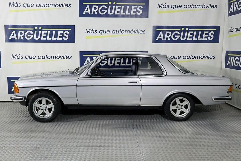Usado Mercedes C280 114 kW (156 CV) 1979 Gris Coupe