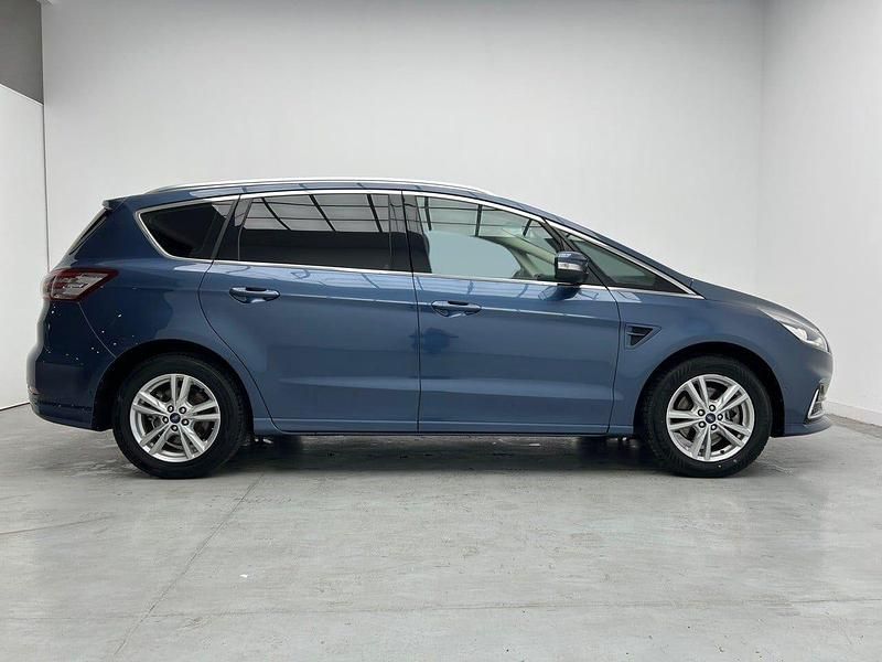 Usado Ford S-MAX Titanium 190 CV (139 kW) 2023 Azul Monovolumen