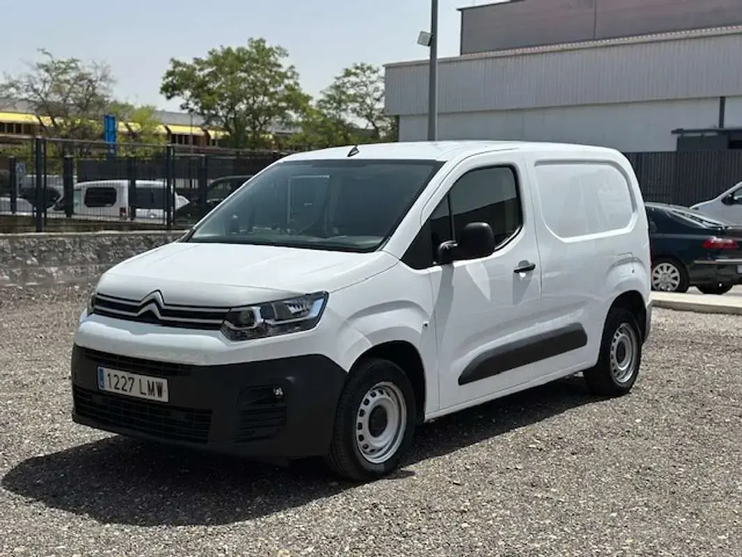 Usado Citroën Berlingo 102 CV (75 kW) 2021 Blanco Monovolumen