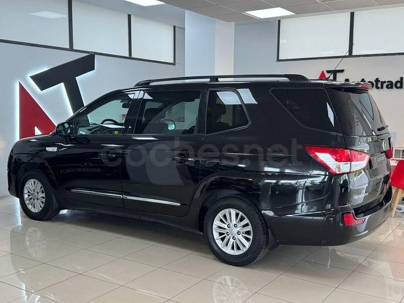 Usado Ssangyong (KGM) Rodius Limited 155 CV (114 kW) 2014 Negro Monovolumen