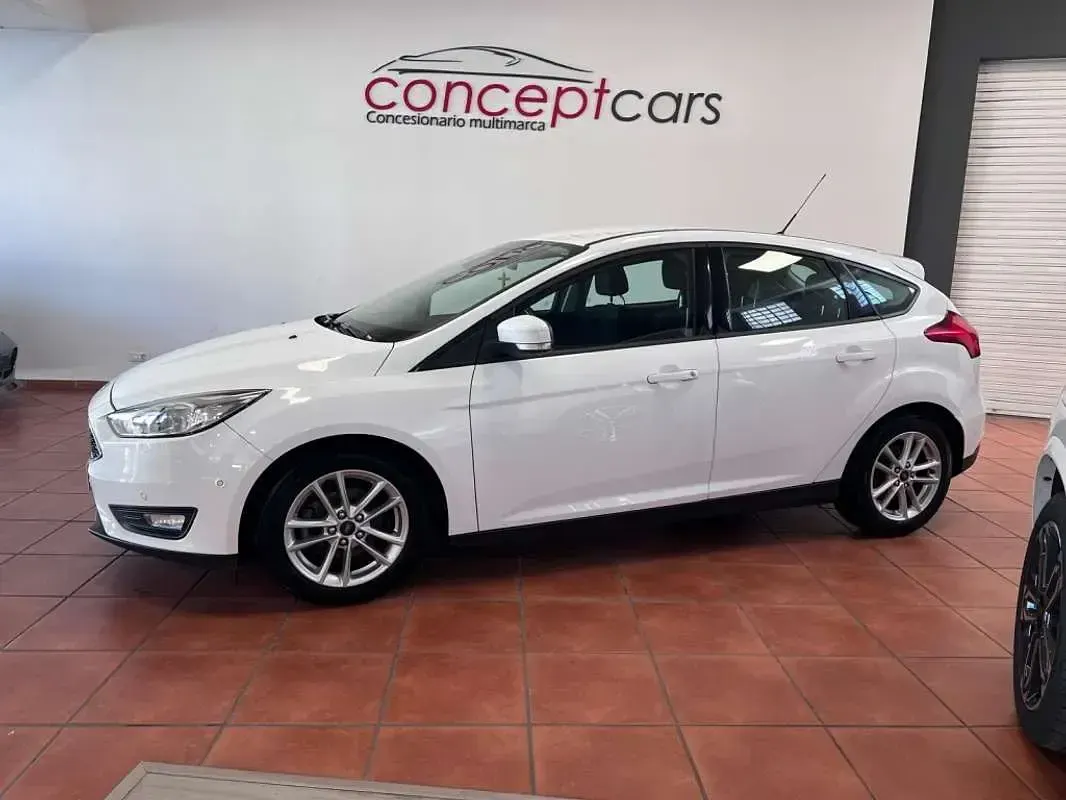 Usado Ford Focus Trend+ 125 CV (91 kW) 2016 Blanco Utilitario