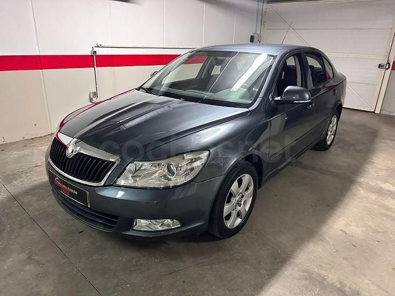 Usado Skoda Octavia 105 CV (77 kW) 2010 Gris / plata Berlina