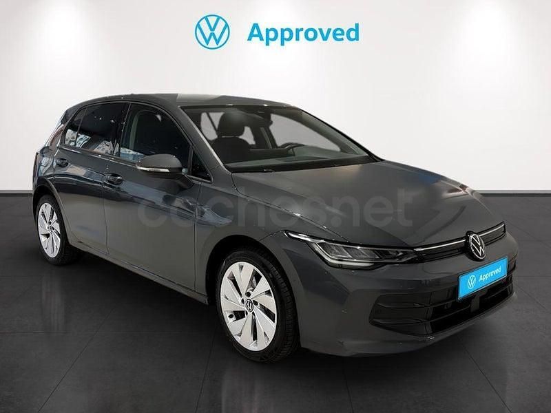 Usado VW Golf VIII 115 CV (84 kW) 2025 Gris / plata Berlina