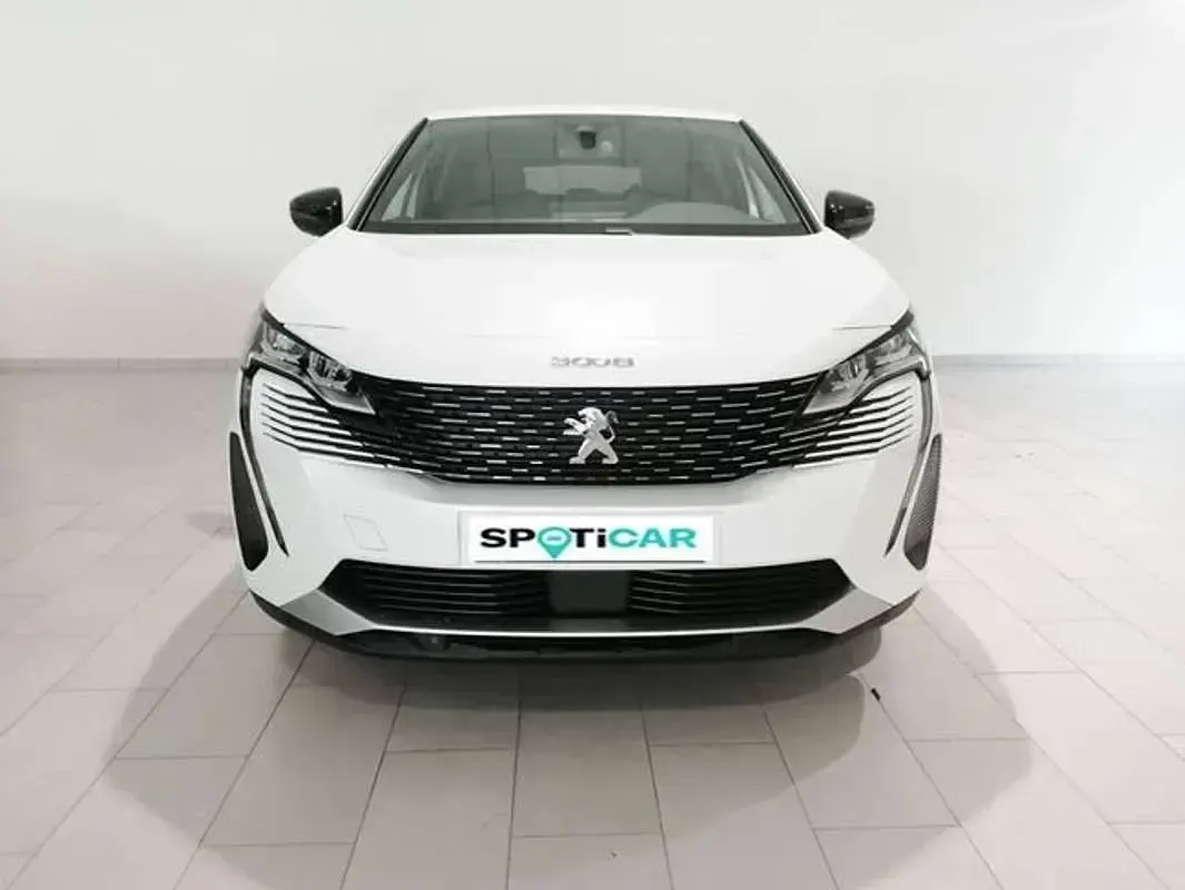 Usado Peugeot 3008 Allure 226 CV (166 kW) 2023 Blanco SUV