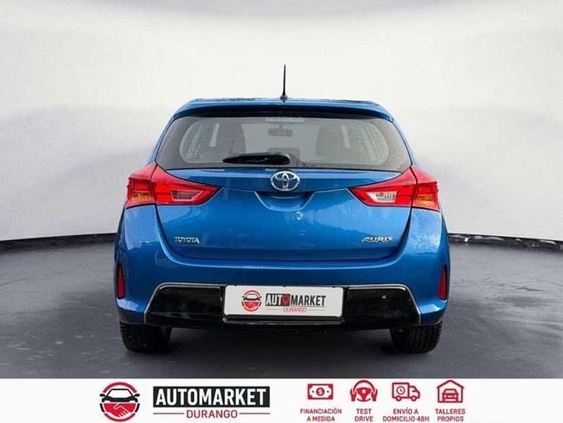 Usado Toyota Auris 90 CV (66 kW) 2015 Azul Berlina