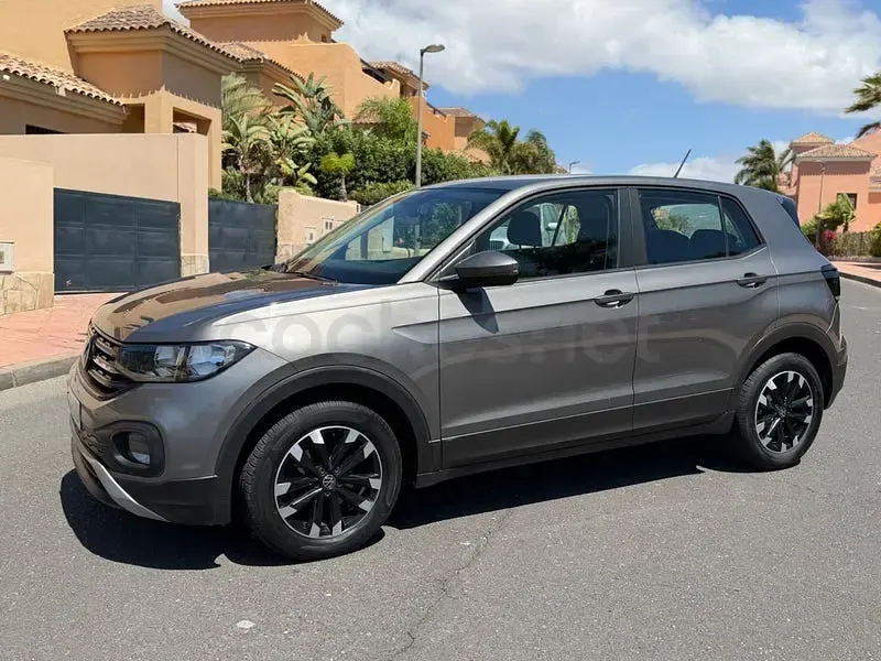 Usado VW T-Cross Advance 95 CV (69 kW) 2021 Gris / plata SUV