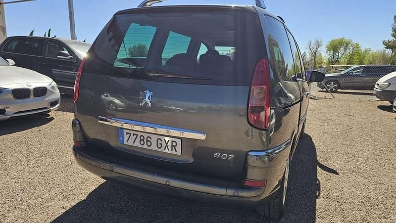 Usado Peugeot 807 Premium 170 CV (125 kW) 2010 Verde Monovolumen