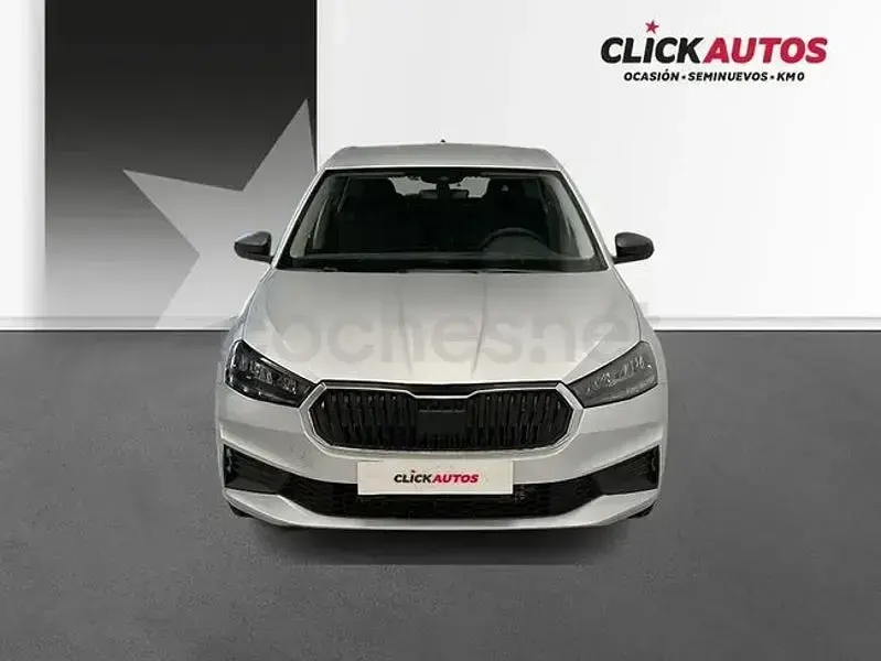 Usado Skoda Fabia Essence 95 CV (69 kW) 2025 Gris / plata Utilitario