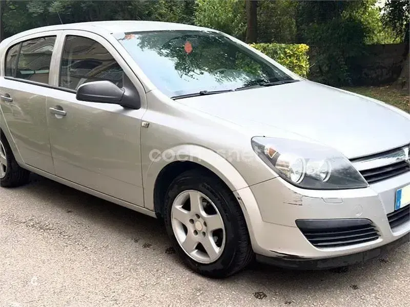 Usado Opel Astra Enjoy 90 CV (66 kW) 2006 Gris / plata Berlina