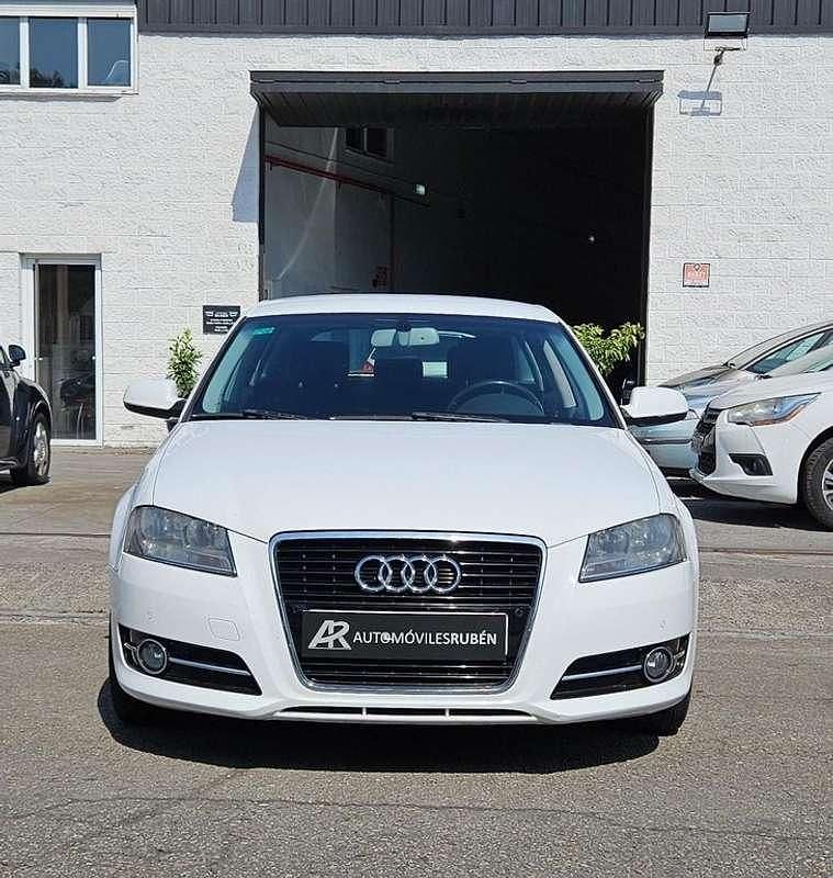 Usado Audi A3 Sportback Attraction 105 CV (77 kW) 2012 Blanco Utilitario