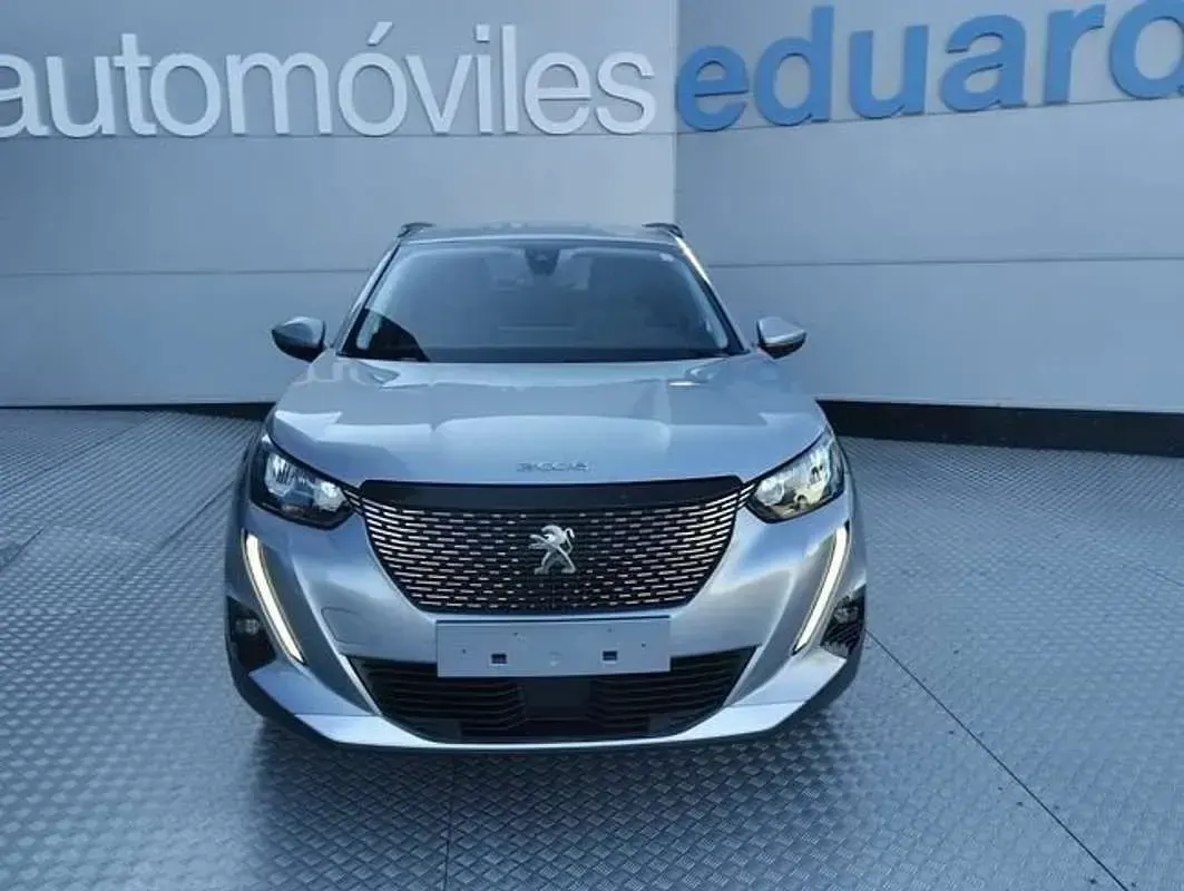 Usado Peugeot 2008 Allure 110 CV (80 kW) 2021 Gris SUV