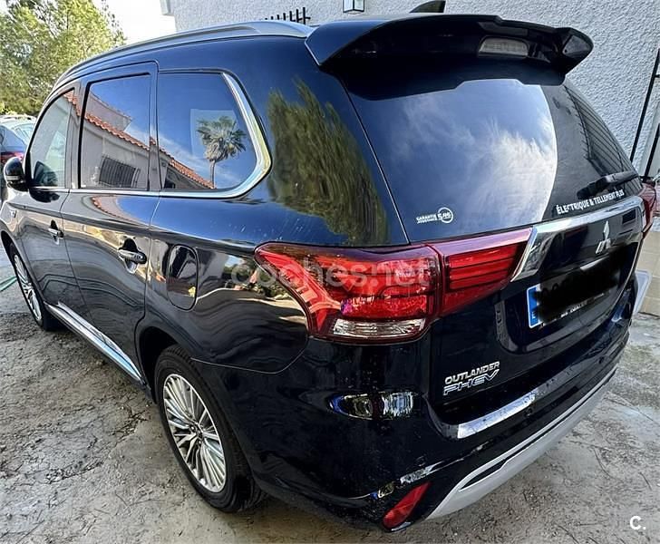 Negro Usado 2020 Mitsubishi Outlander P-HEV Motion SUV | 21.800 € (Buen precio) - Imagen 1/4