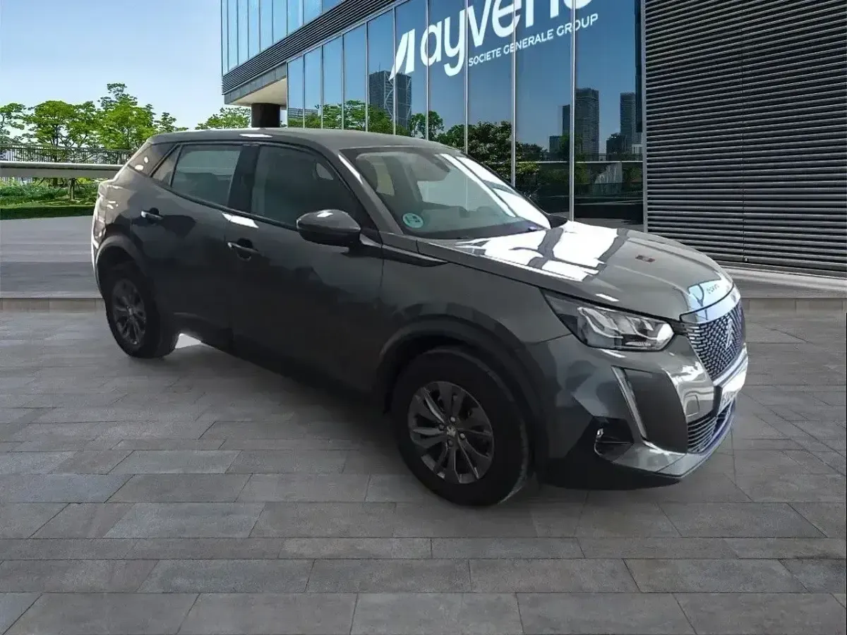 Usado Peugeot 2008 Active 110 CV (80 kW) 2021 Gris SUV