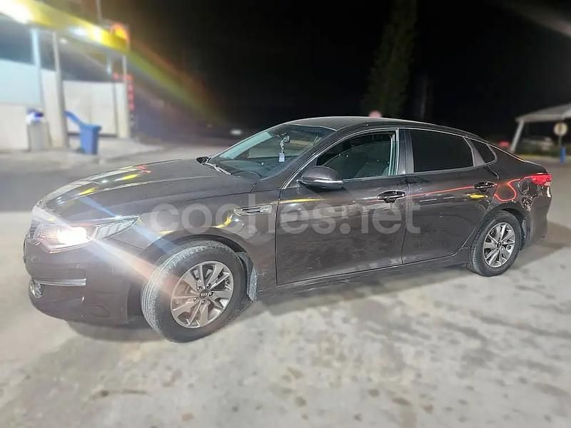 Usado Kia Optima 141 CV (103 kW) 2016 Naranja Berlina