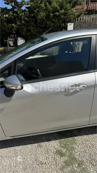 Usado Ford Fiesta Trend 82 CV (60 kW) 2010 Gris / plata Berlina