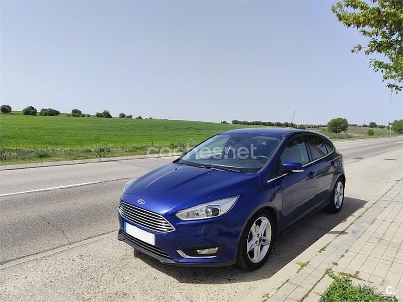 Begagnad Ford Focus Titanium 125 HK (91 kW) 2016 Blå Sedan
