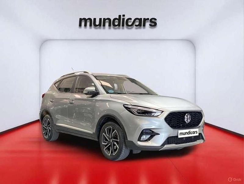 Usado MG ZS Luxury 105 CV (77 kW) 2023 Plateado SUV