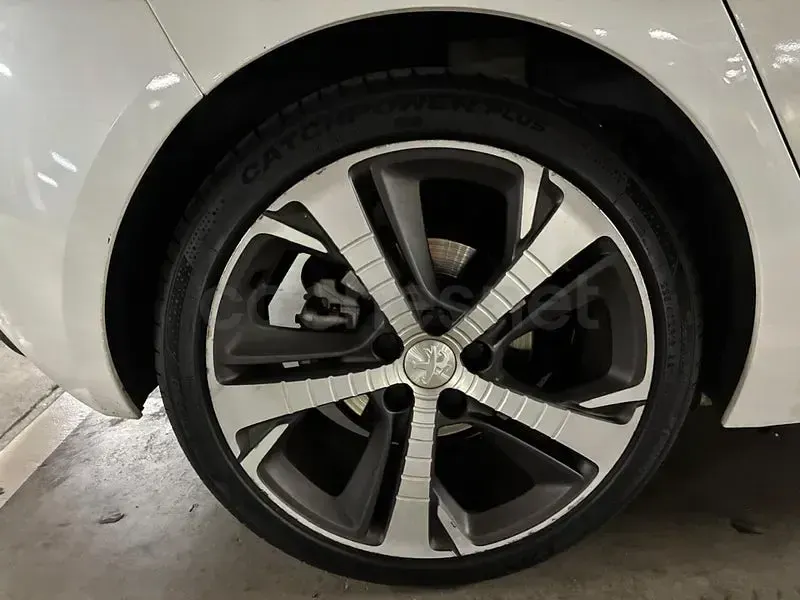 Usado Peugeot 308 Allure 130 CV (95 kW) 2017 Blanco Berlina