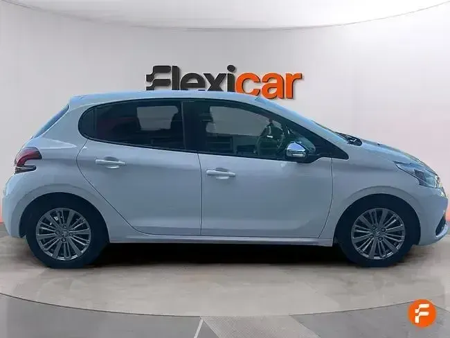 Usado Peugeot 208 Signature Sky 99 CV (72 kW) 2019 Blanco Utilitario
