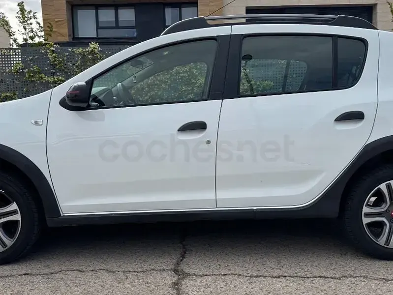 Usado Dacia Sandero Essentiel 91 CV (66 kW) 2021 Blanco Berlina