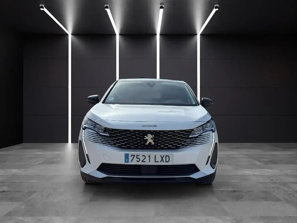 Usado Peugeot 3008 Allure 130 CV (95 kW) 2022 Blanco SUV