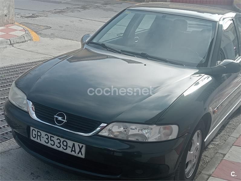 Usado Opel Vectra Edition 100 CV (73 kW) 2000 Verde Berlina