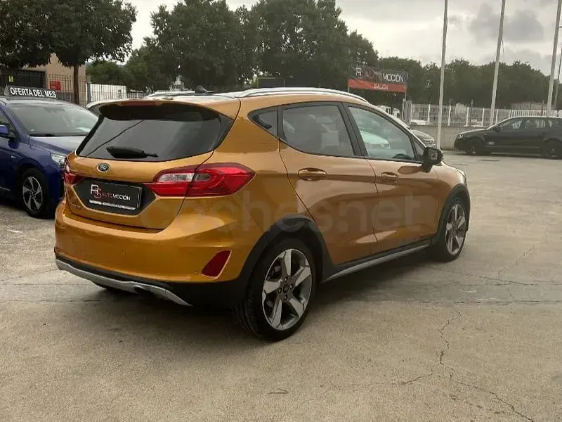 Usado Ford Fiesta Active 125 CV (91 kW) 2018 Naranja Utilitario