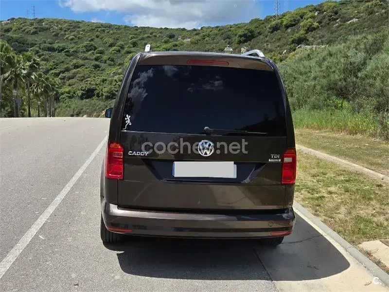 Usado VW Caddy Trendline 102 CV (75 kW) 2016 Marrón Monovolumen