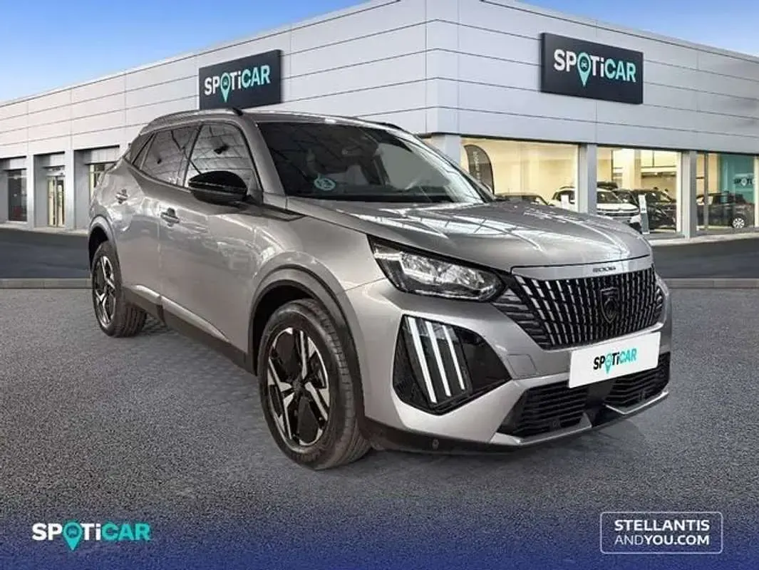 Usado Peugeot 2008 Allure 102 CV (75 kW) 2024 Gris SUV