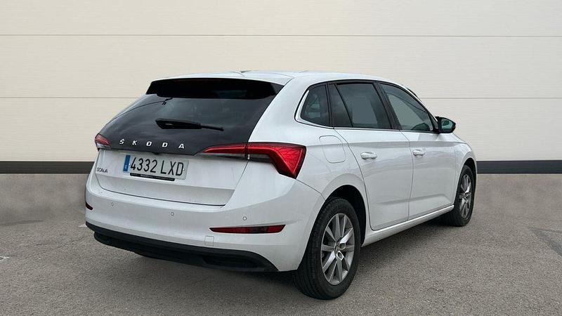 Usado Skoda Scala 95 CV (69 kW) 2022 Blanco Utilitario